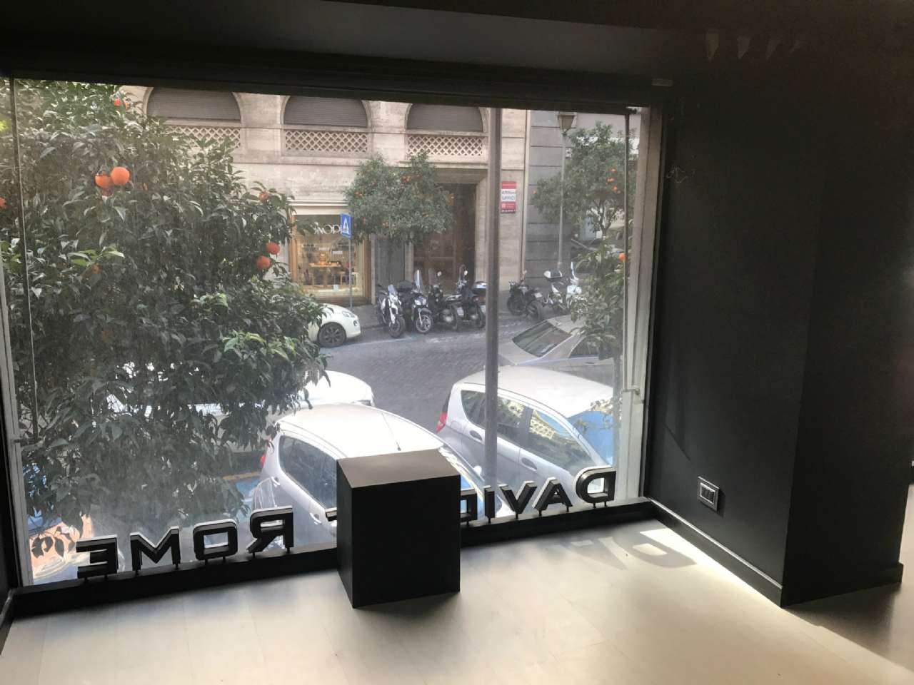 Negozio - Loc.Com. ROMA vendita  Centro storico barberini Meta Immobiliare