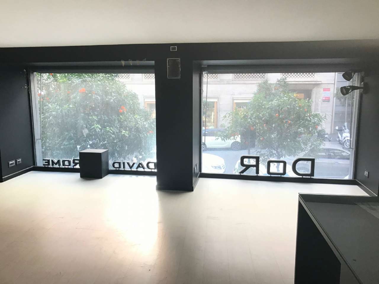 Negozio - Loc.Com. ROMA vendita  Centro storico barberini Meta Immobiliare