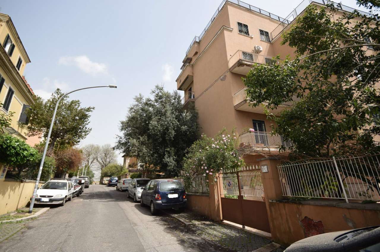 Appartamento ROMA vendita  GIANICOLENSE (XV MUN.) NICOLO' TOMMASEO Vecchioni immobiliare