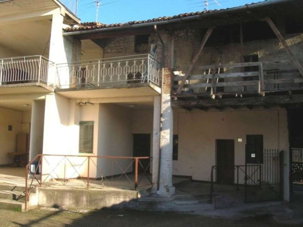 Rustico - Cascina CAZZAGO SAN MARTINO vendita   via Villa di Sotto Bierre Intermediazioni Immobiliari