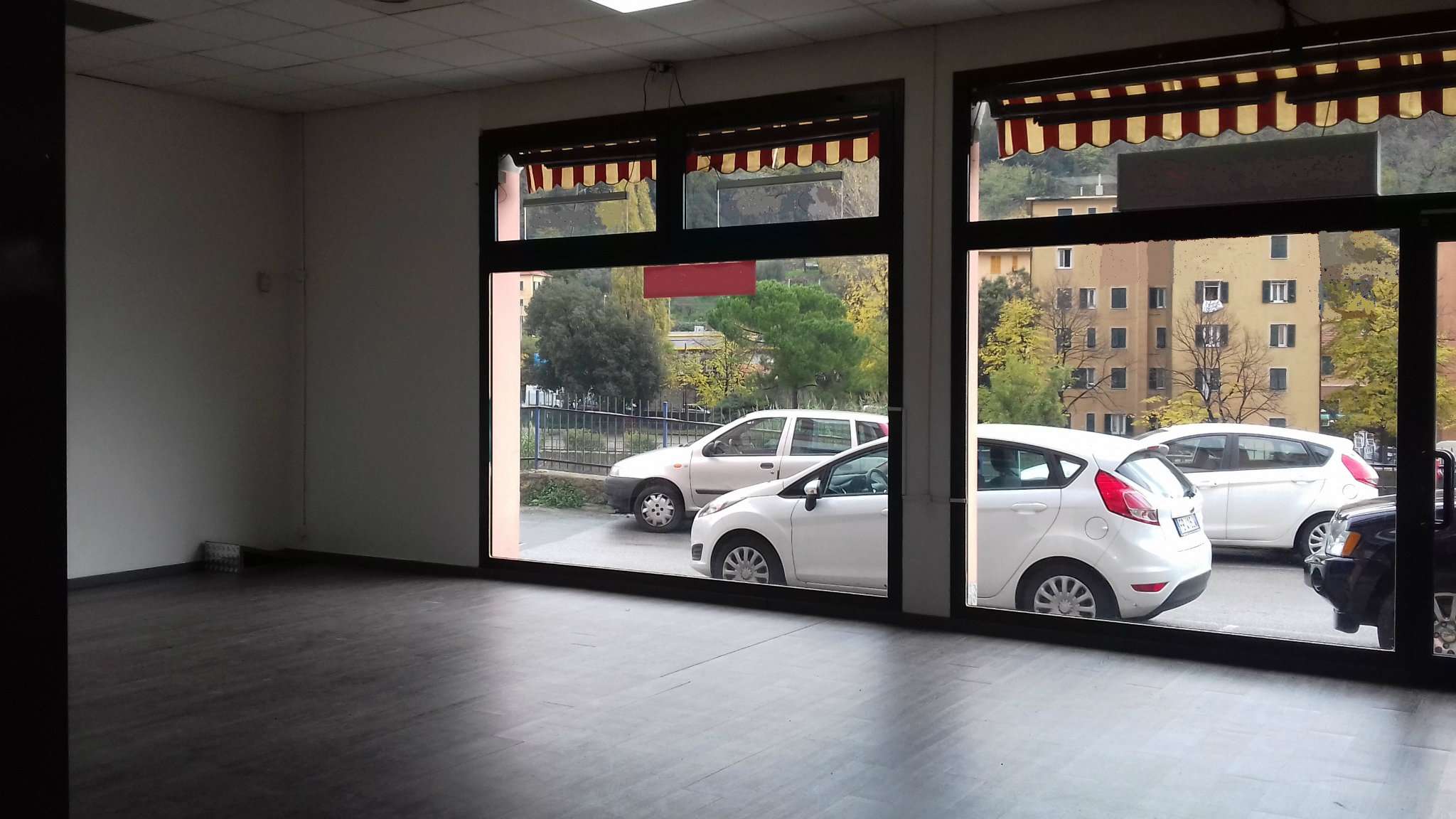 Negozio - Loc.Com. GENOVA vendita  PONTEDECIMO  Cosso Immobiliare