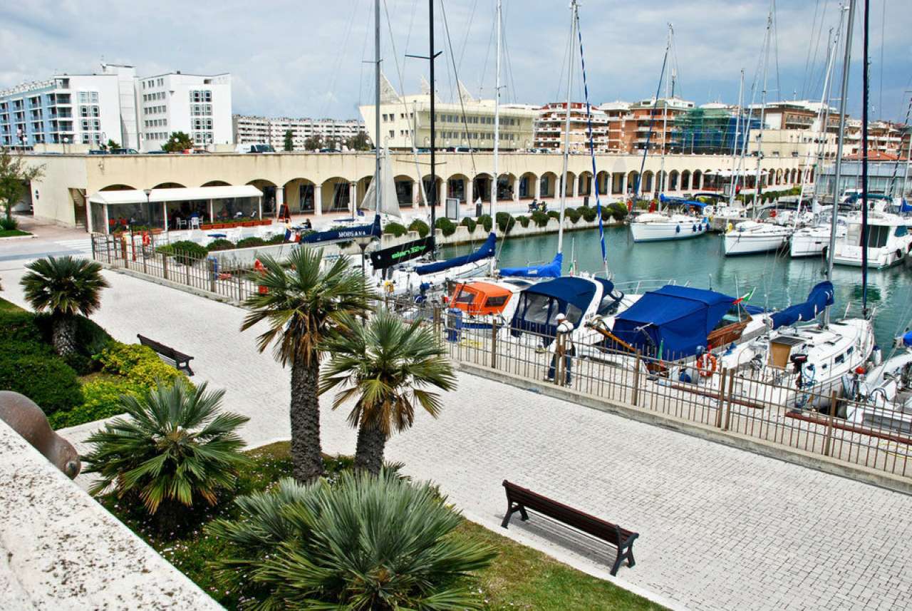 Negozio - Loc.Com. ROMA affitto  LIDO DI OSTIA LEVANTE dell'Idroscalo STUDIO IMMOBILIARE ERCOLI