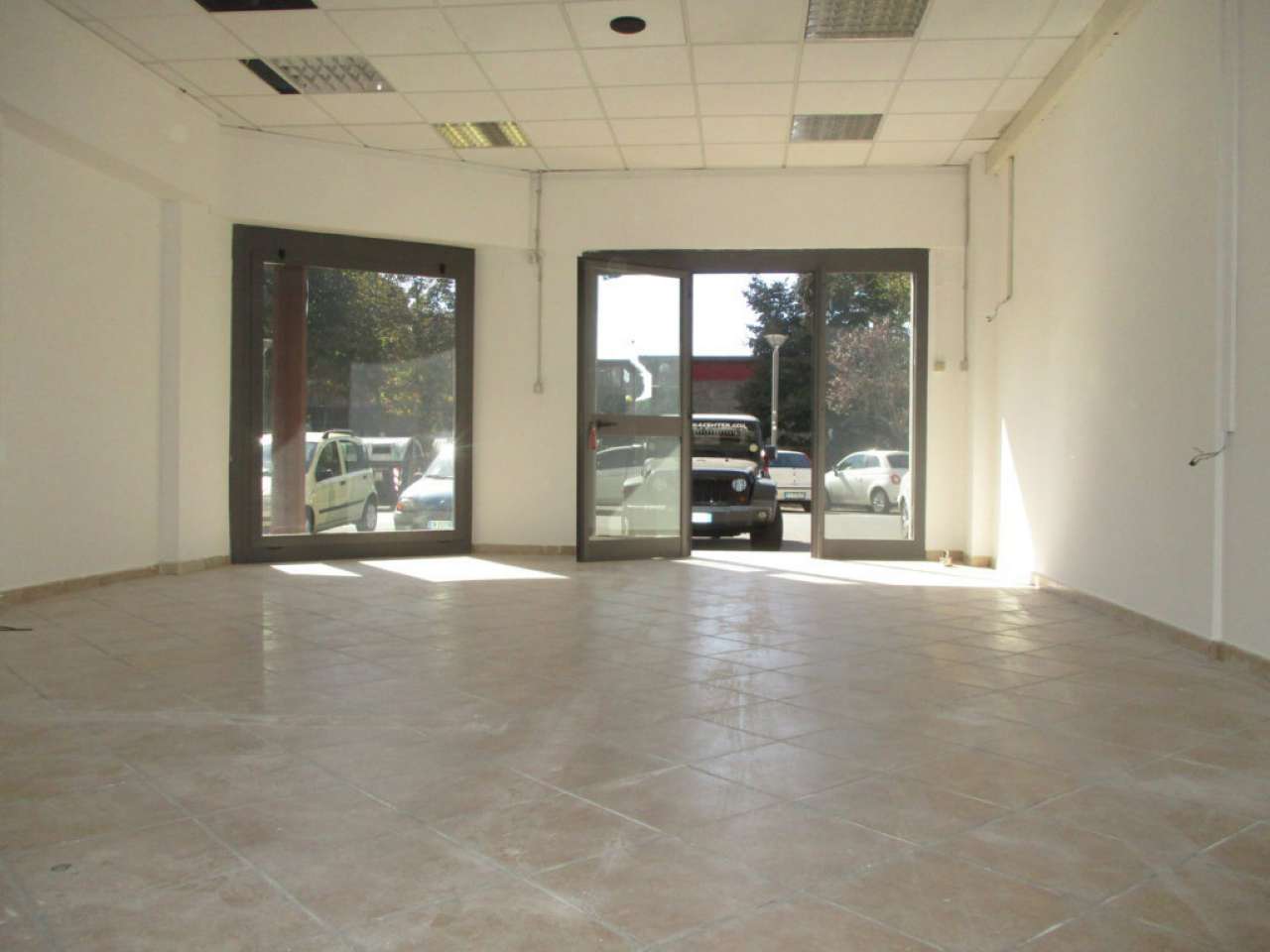 Negozio - Loc.Com. ROMA vendita  LIDO DI OSTIA LEVANTE Mar Rosso STUDIO IMMOBILIARE ERCOLI