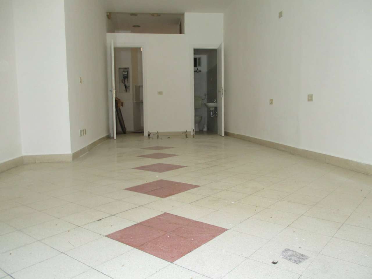 Negozio - Loc.Com. ROMA vendita  PRATI Silla STUDIO IMMOBILIARE ERCOLI