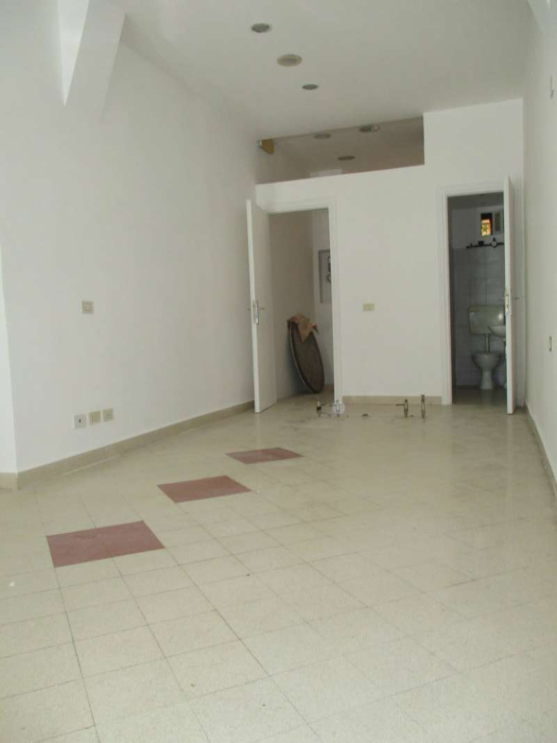 Negozio - Loc.Com. ROMA vendita  PRATI Silla STUDIO IMMOBILIARE ERCOLI