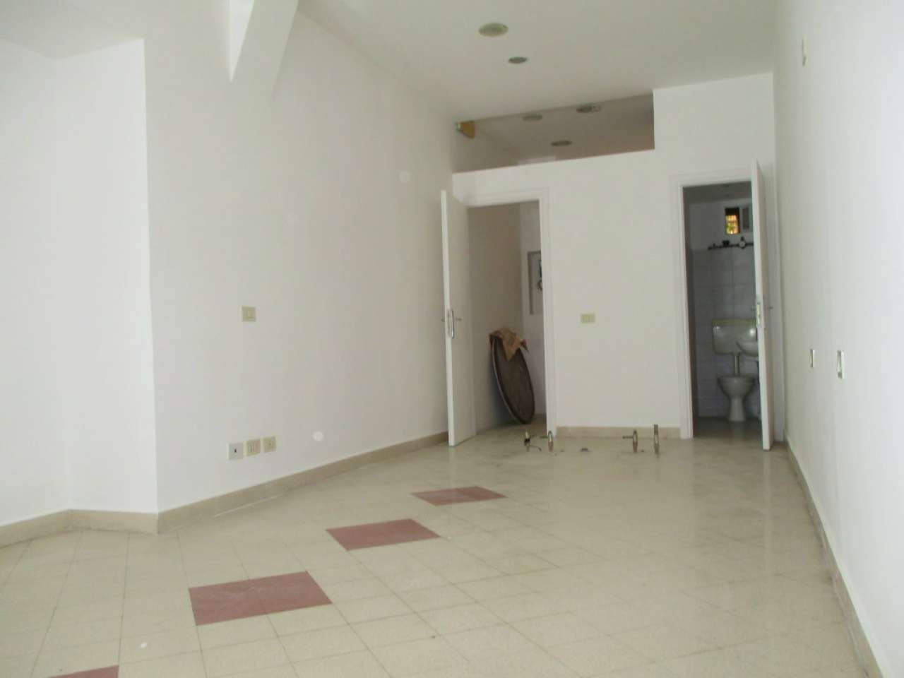 Negozio - Loc.Com. ROMA vendita  PRATI Silla STUDIO IMMOBILIARE ERCOLI