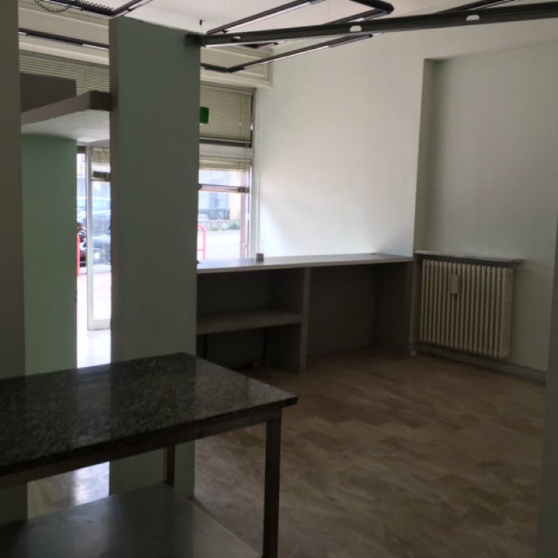 Negozio - Loc.Com. VARESE affitto   legnani Immobiliare Magenta 2000 snc