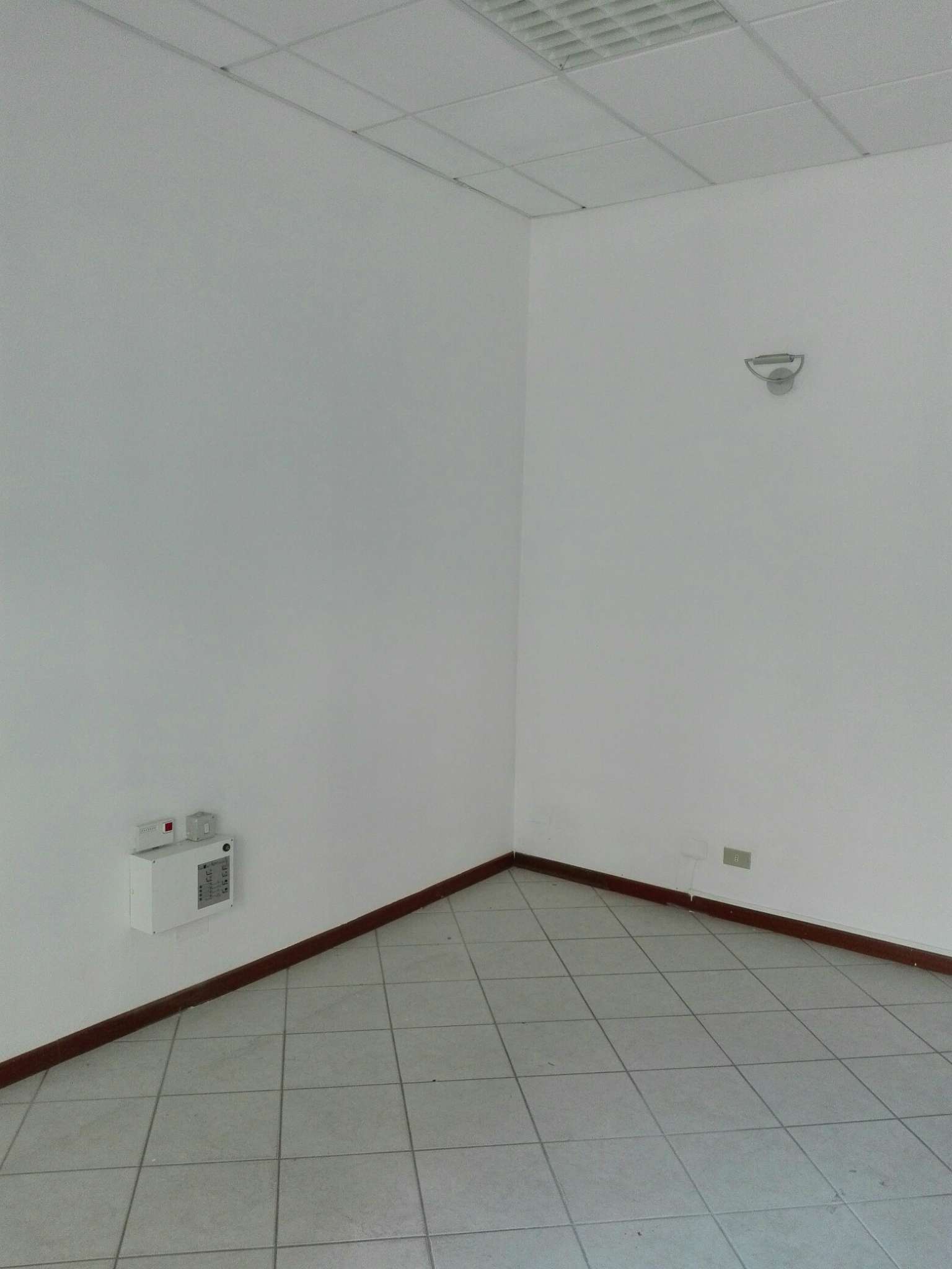 Negozio - Loc.Com. VARESE affitto  CENTRO via speri della chiesa Immobiliare Magenta 2000 snc