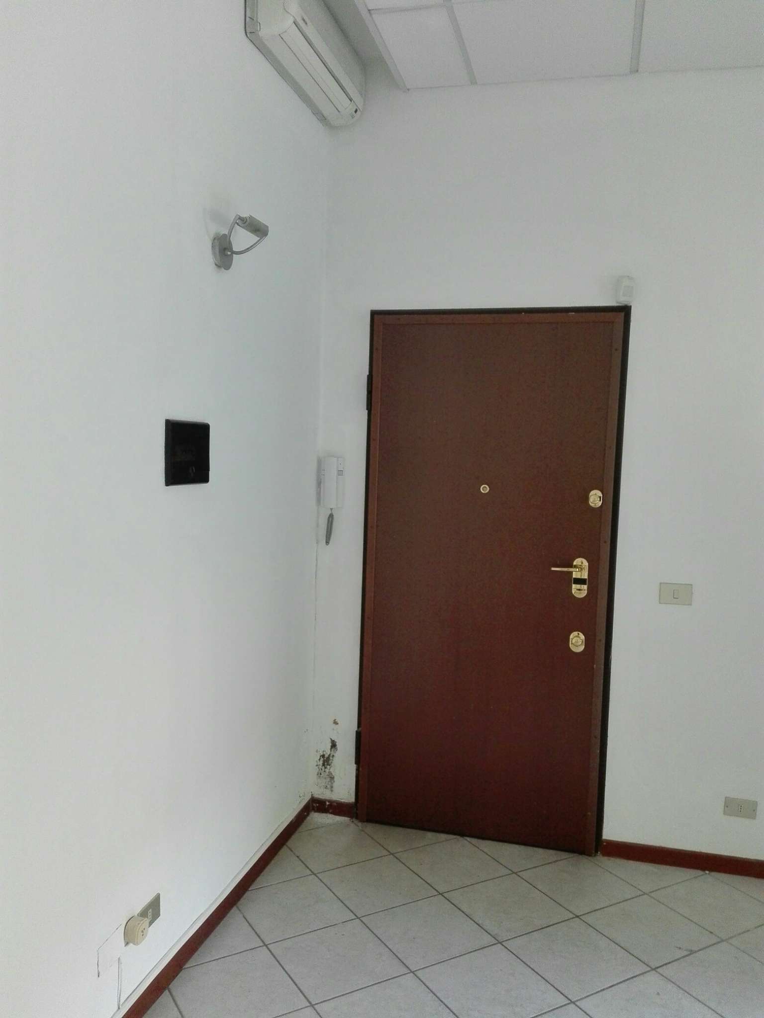 Negozio - Loc.Com. VARESE affitto  CENTRO via speri della chiesa Immobiliare Magenta 2000 snc