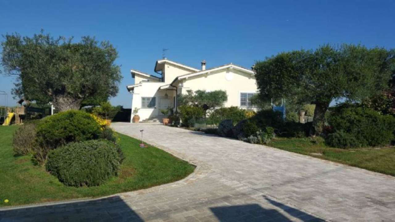 Villa Trifamiliare ROMA vendita  Cassia flaminia della merluzza Ginauri Immobiliare