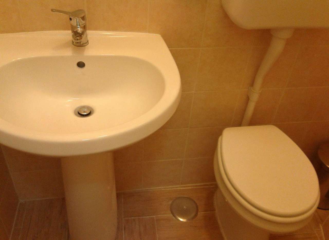 Negozio - Loc.Com. ROMA affitto   Via Decimo laberio Studio Leone IV