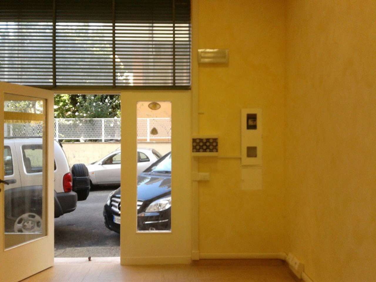 Negozio - Loc.Com. ROMA affitto   Via Decimo laberio Studio Leone IV