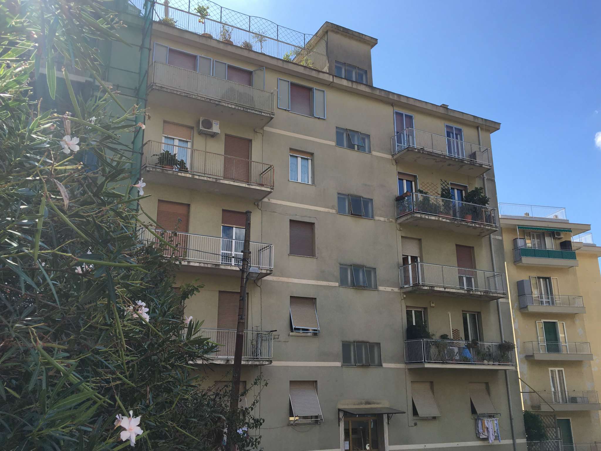  genova vendita quart: quezzi ab store immobiliare srl