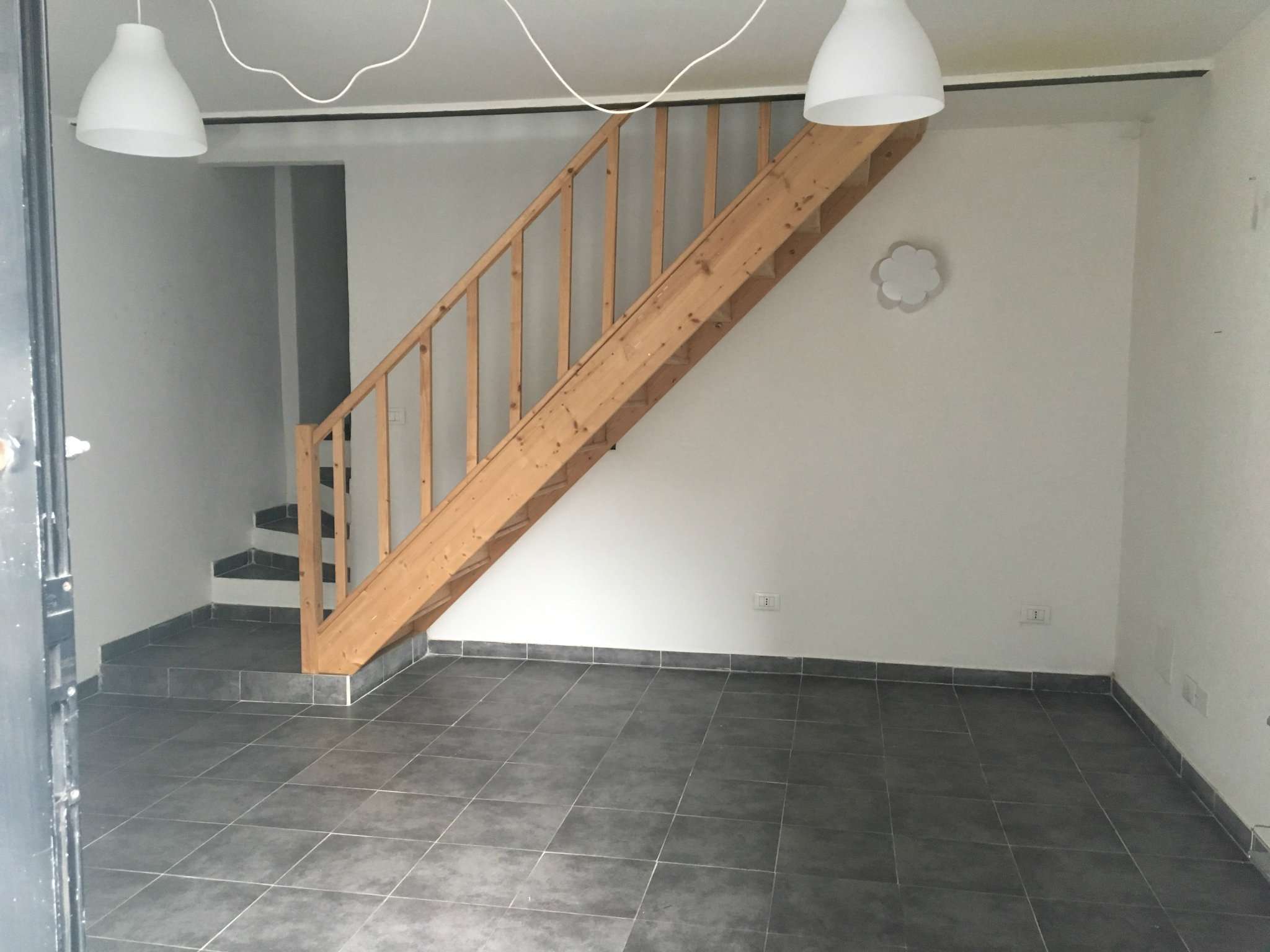 Negozio - Loc.Com. GENOVA affitto   via venezia AB Store Immobiliare Srl