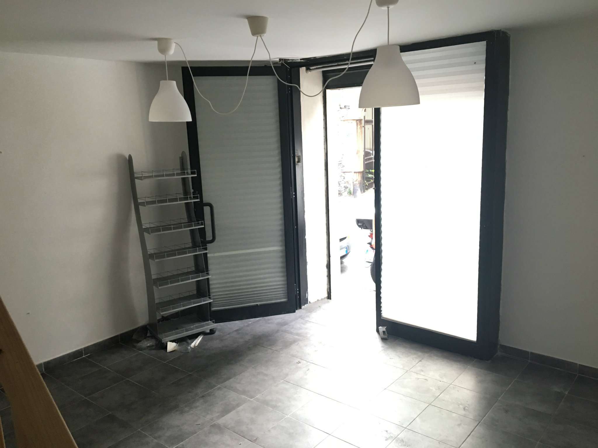 Negozio - Loc.Com. GENOVA affitto   via venezia AB Store Immobiliare Srl