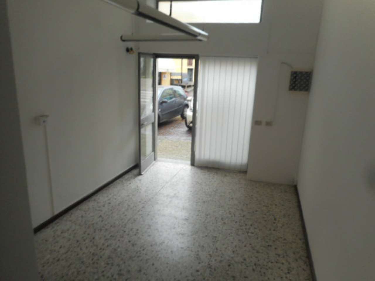 Negozio - Loc.Com. LECCO affitto   PARTIGIANI L'immobiliare