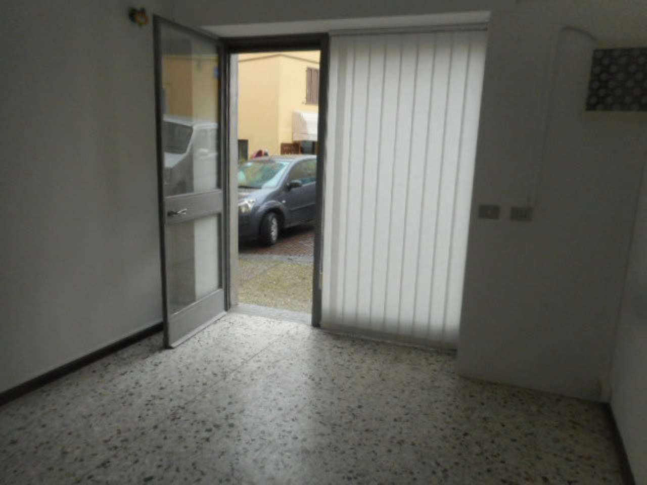 Negozio - Loc.Com. LECCO affitto   PARTIGIANI L'immobiliare