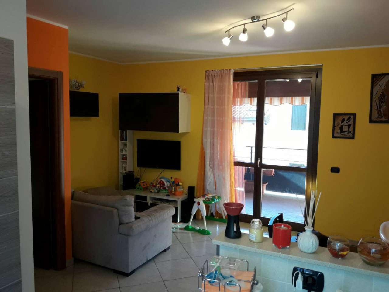 Appartamento UGGIATE-TREVANO vendita   faloppio Falzone servizi immobiliari