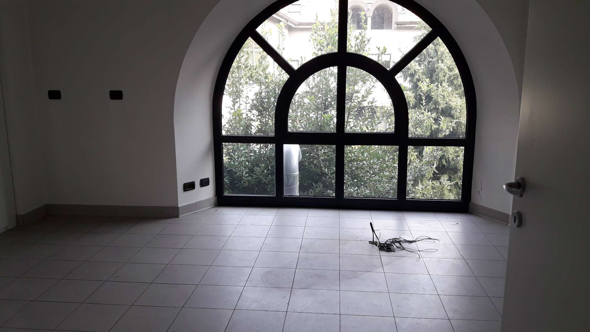 Show Room COMO vendita  CENTRO Via Innocenzo XI Falzone servizi immobiliari