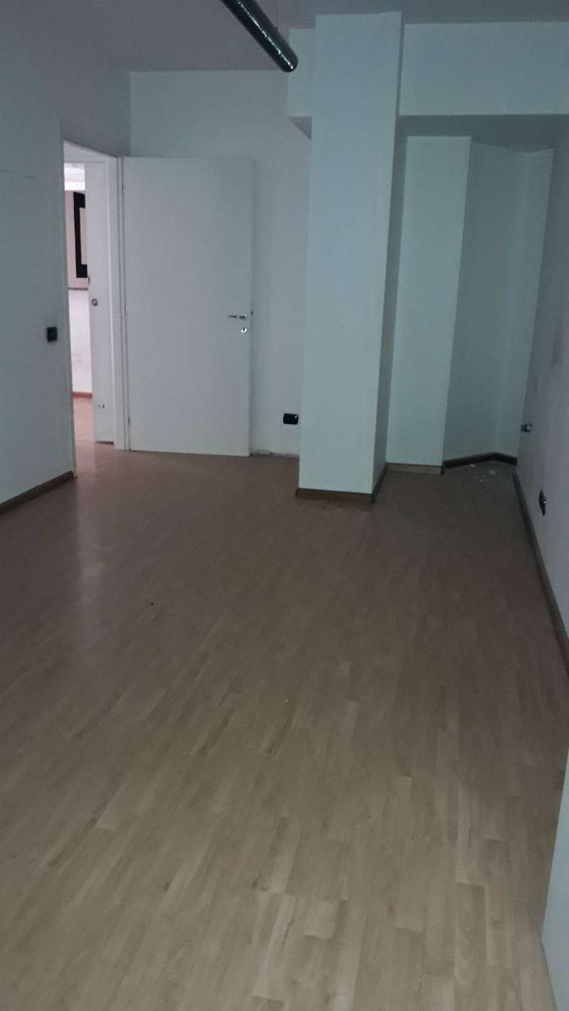 Show Room COMO vendita  CENTRO Via Innocenzo XI Falzone servizi immobiliari