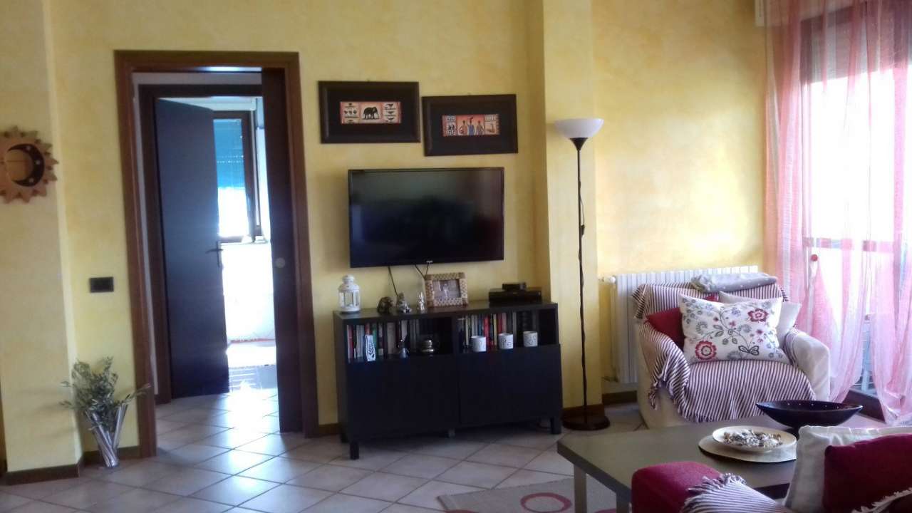 Appartamento VILLA GUARDIA vendita   onnis Falzone servizi immobiliari