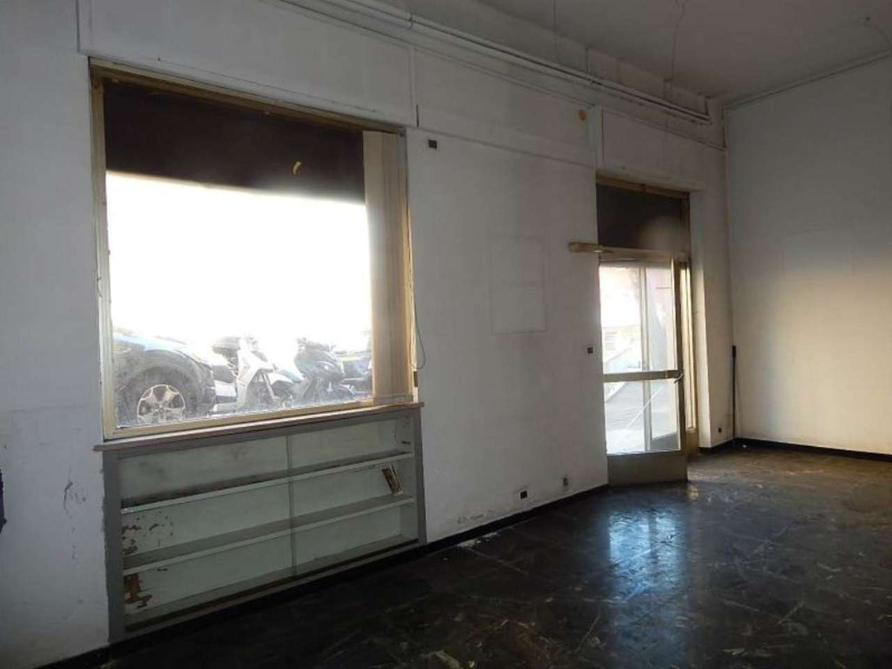 Negozio - Loc.Com. GENOVA vendita  QUARTO Carrara Studio Immobiliare Massa