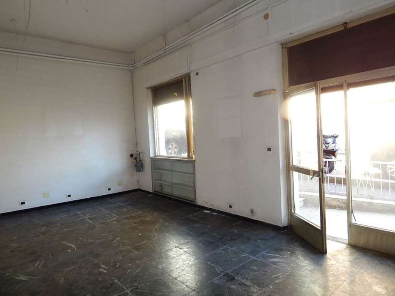 Negozio - Loc.Com. GENOVA vendita  QUARTO Carrara Studio Immobiliare Massa