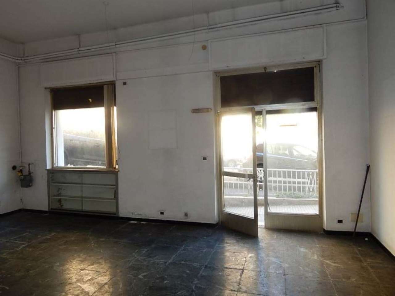 Negozio - Loc.Com. GENOVA vendita  QUARTO Carrara Studio Immobiliare Massa