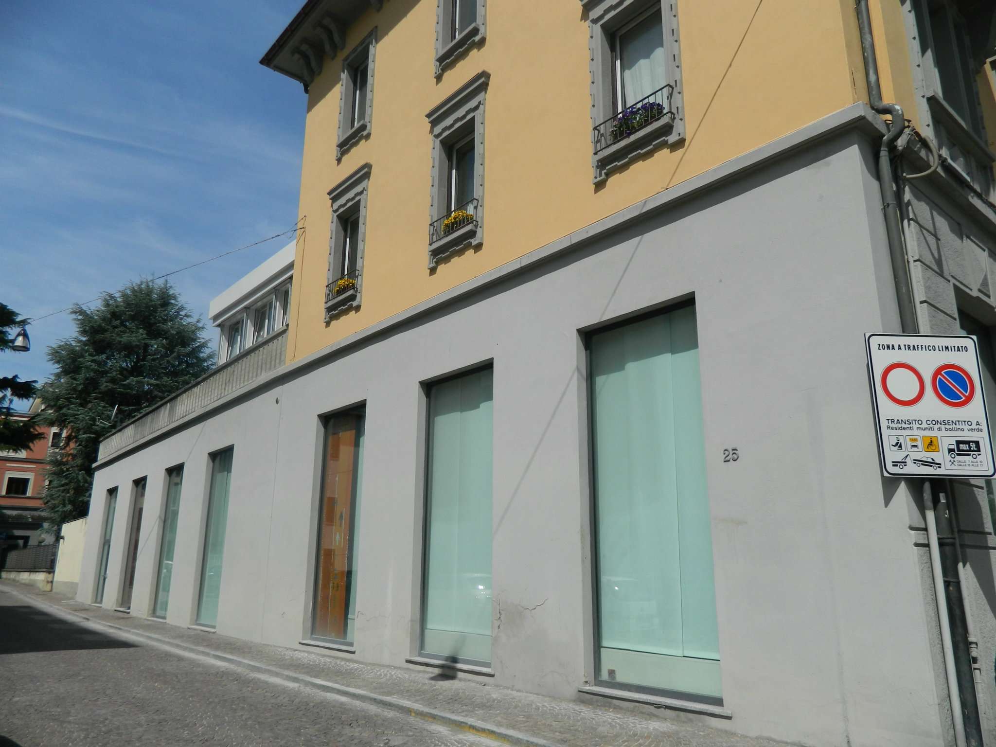 Negozio - Loc.Com. SONDRIO affitto   Cesura Stabile Servizi Immobiliari