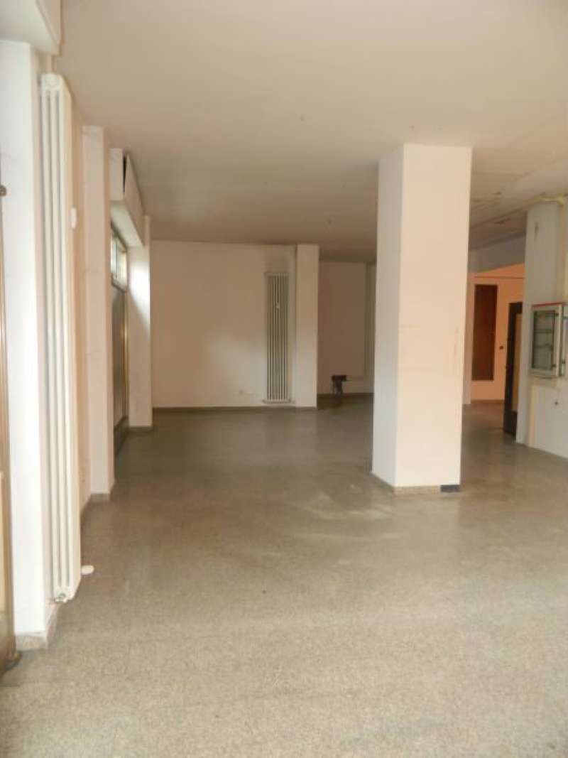 Negozio - Loc.Com. SONDRIO affitto   Tonale Stabile Servizi Immobiliari