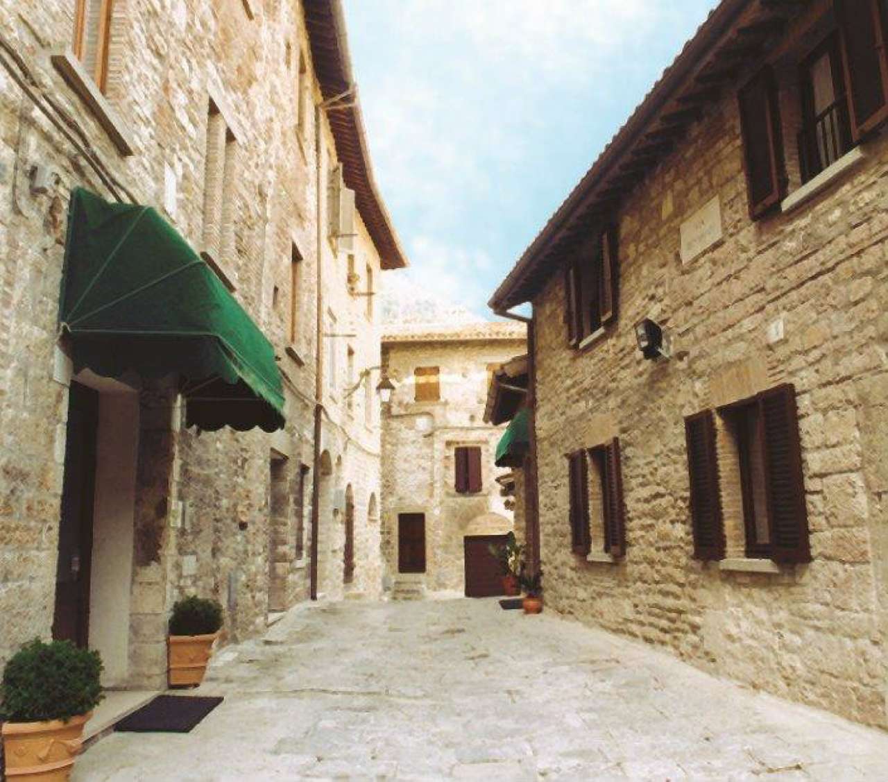  gubbio affitto quart:  world capital real estate