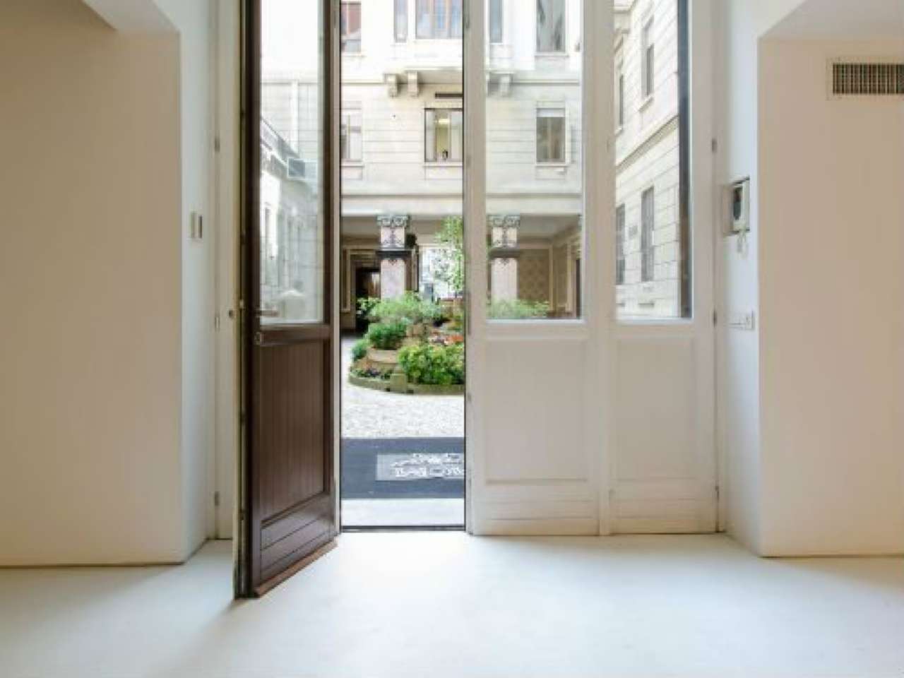 Ufficio - Loc.Com. MILANO vendita  PORTA MONFORTE Viale Bianca Maria FERRARI IMMOBILI REAL ESTATE SRL