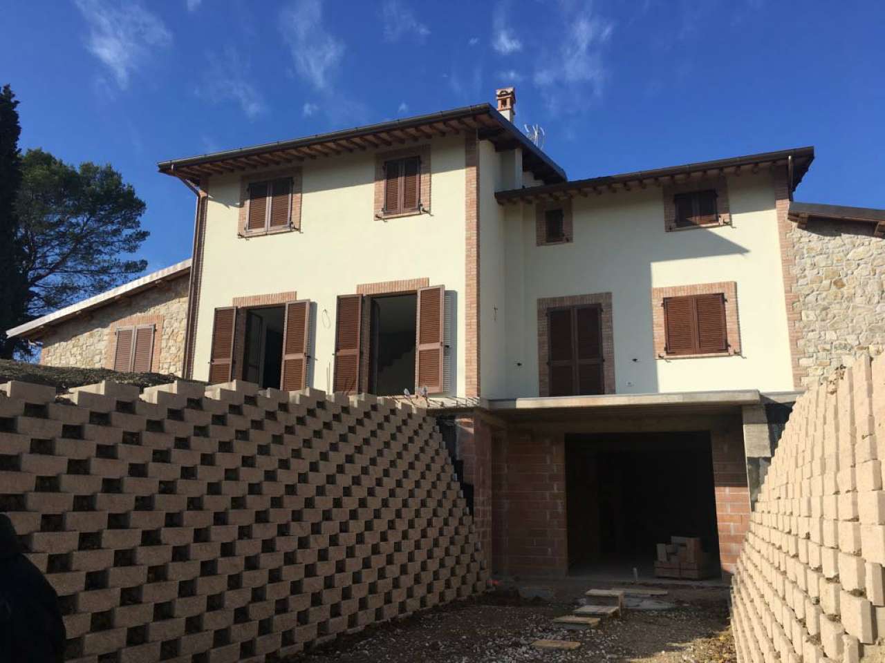 Villa Trifamiliare COLLAZZONE vendita    UTICASE SERVIZI IMMOBILIARI DI ROSELLA CASALE