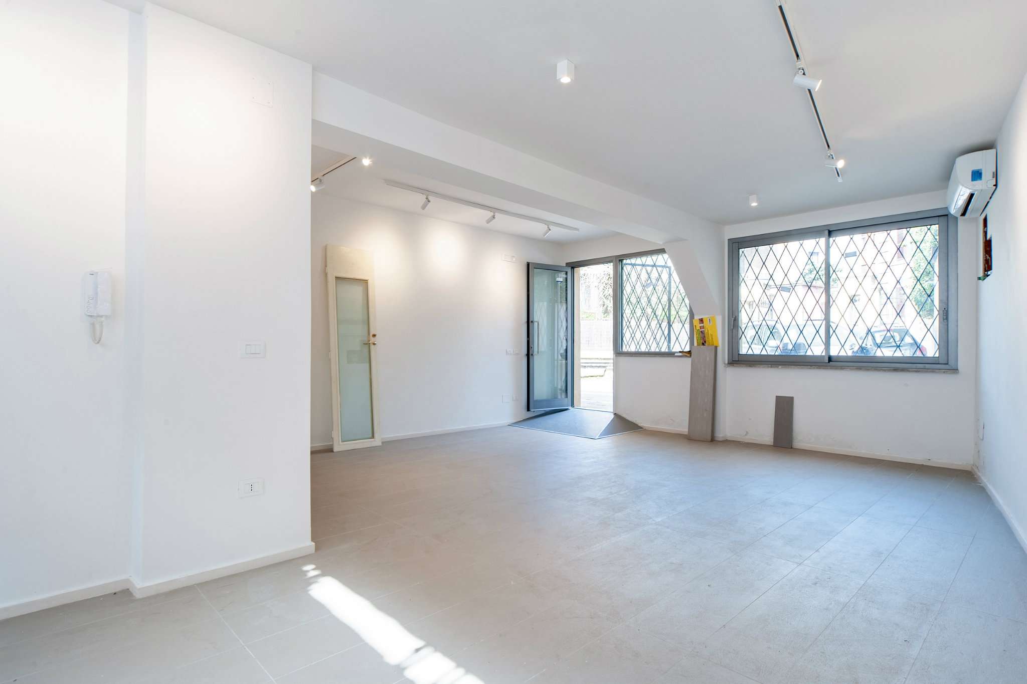 Negozio - Loc.Com. ROMA affitto  PARIOLI  Lagrange UTICASE SERVIZI IMMOBILIARI DI ROSELLA CASALE