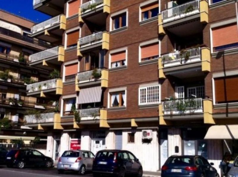 Negozio - Loc.Com. ROMA vendita  LIDO DI OSTIA LEVANTE Mar Rosso Aries Gruppo Immobiliare