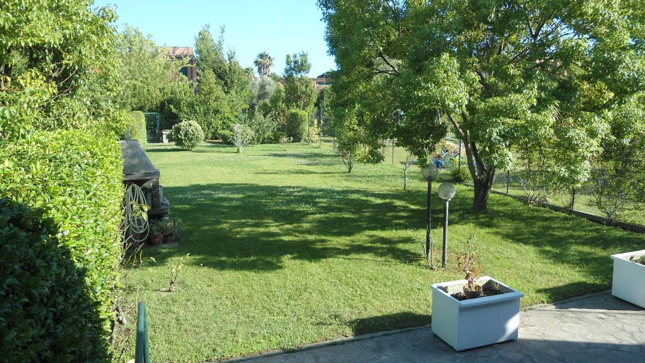 Villa Affiancata - Schiera ROMA vendita  ACILIA Diogeniano di Eraclea Aries Gruppo Immobiliare