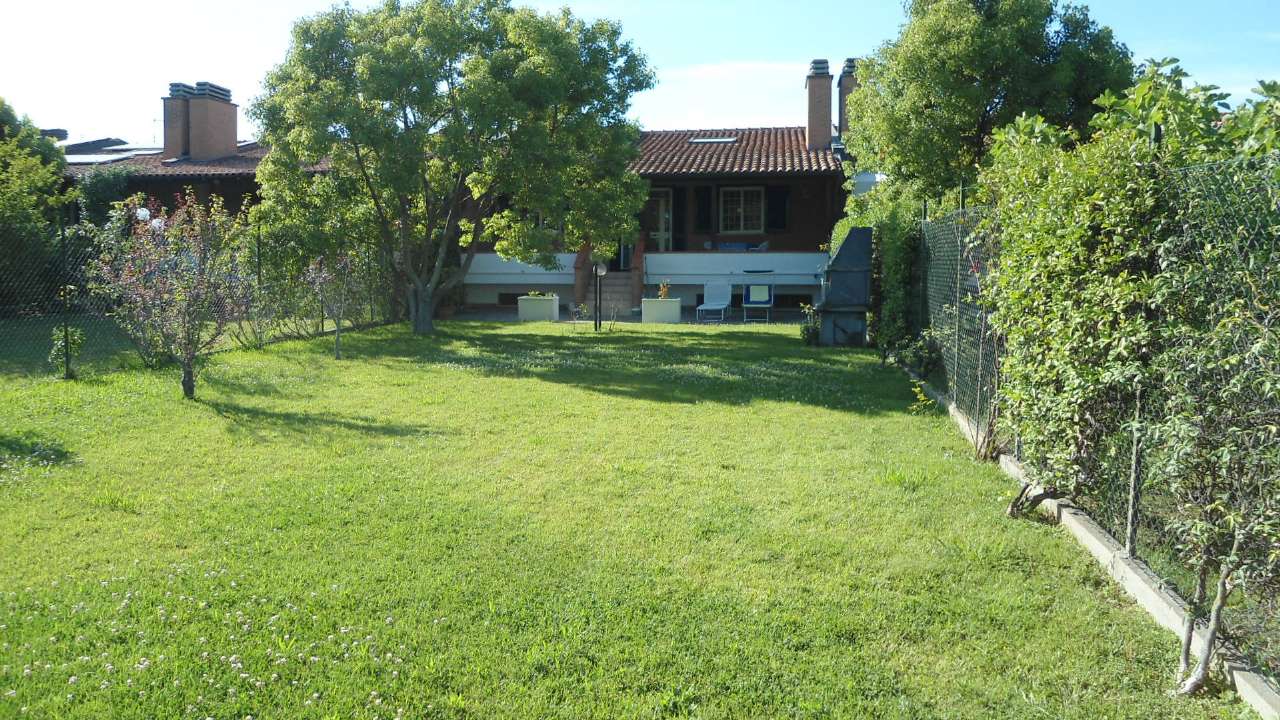 Villa Affiancata - Schiera ROMA vendita  ACILIA Diogeniano di Eraclea Aries Gruppo Immobiliare