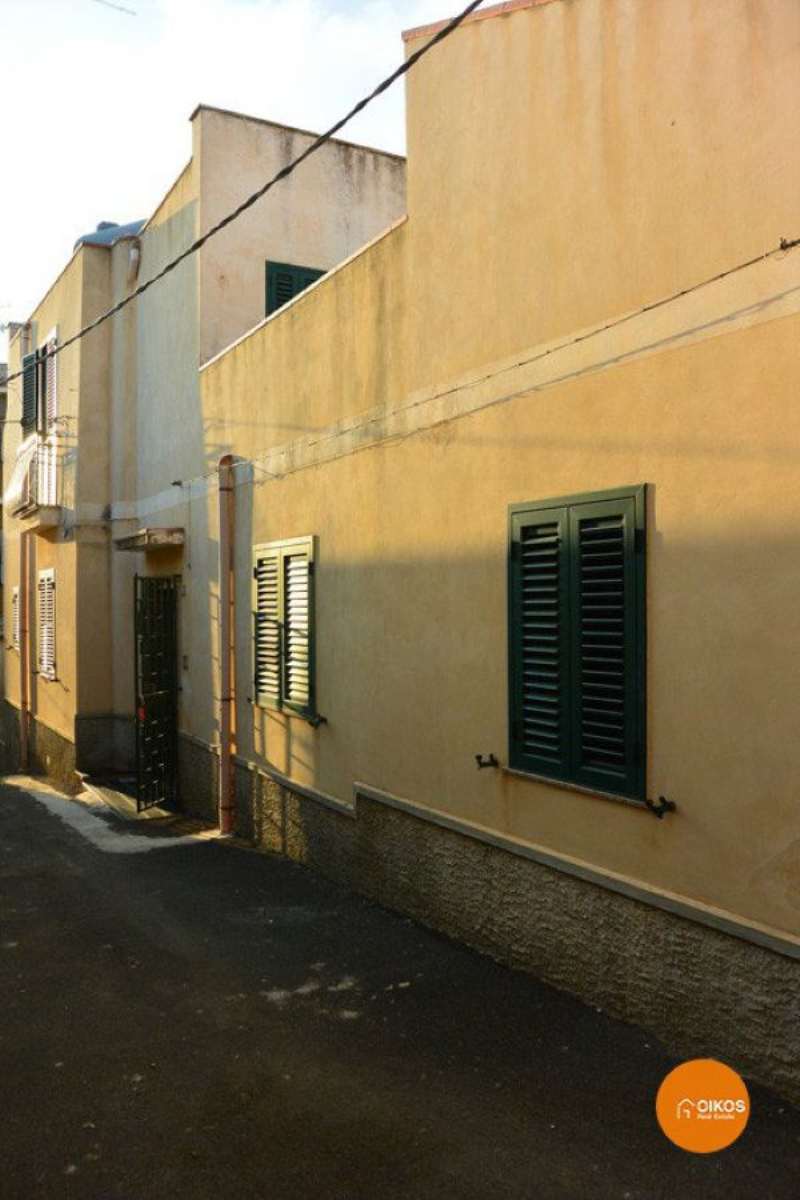 Appartamento NOTO vendita   via G.L. Barbieri Oikos Immobiliare