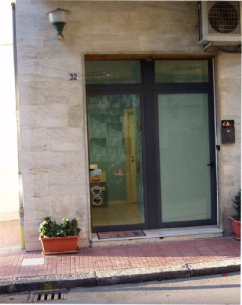 Negozio - Loc.Com. GENOVA vendita  ALBARO Riese Isigest Immobili