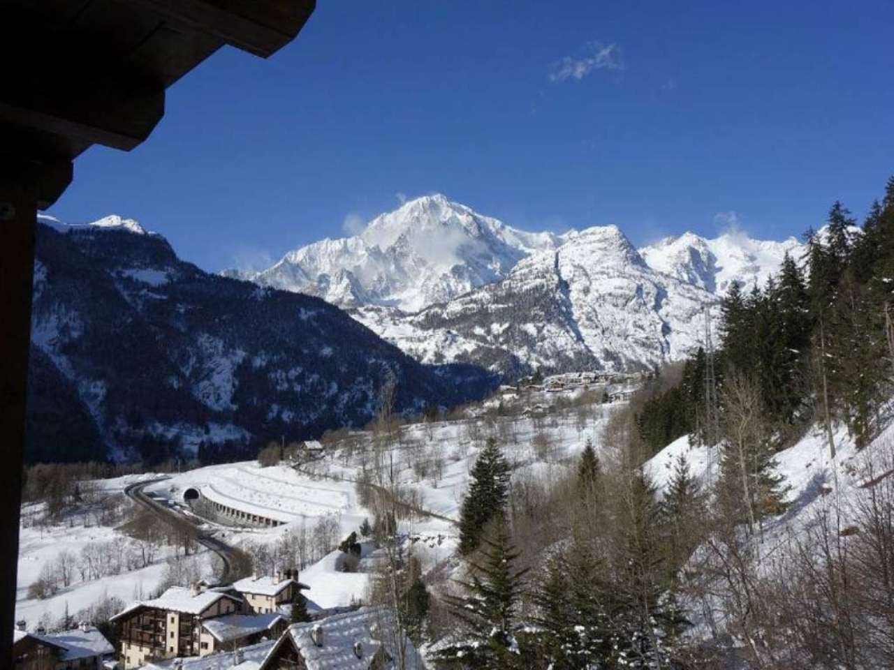 Appartamento COURMAYEUR vendita   statale Isigest Immobili