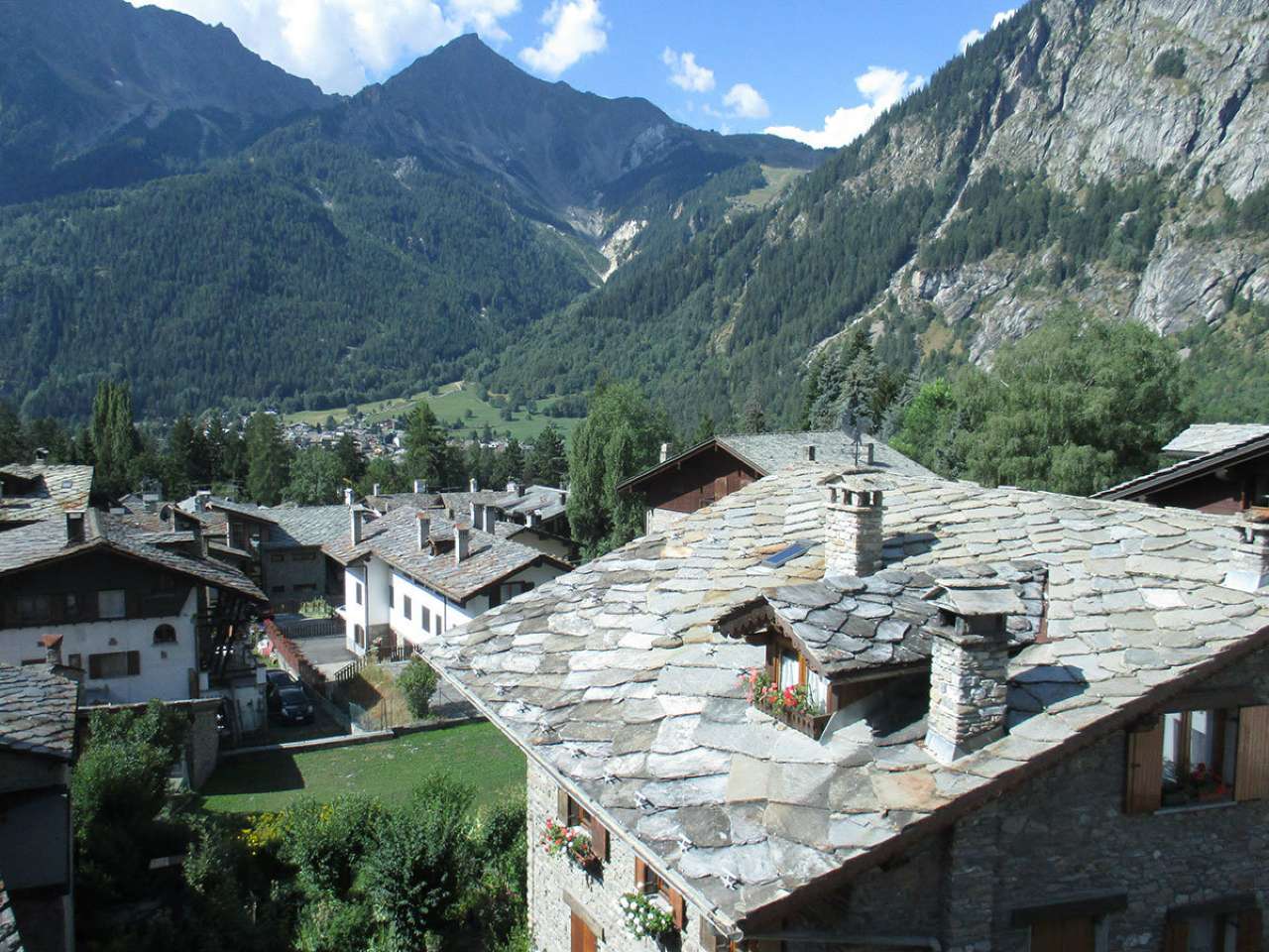 Mansarda - Sottotetto - Soffitta - Solaio COURMAYEUR affitto   du Four Isigest Immobili