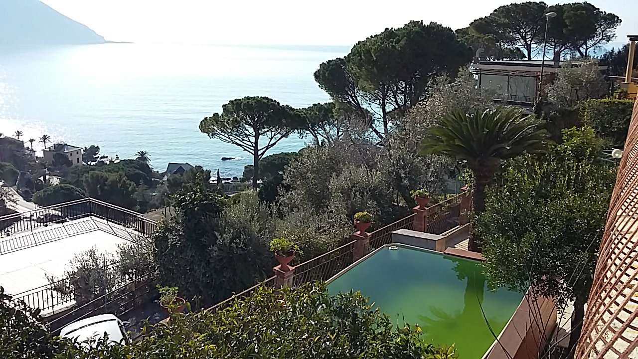 Villa RECCO vendita    GUALTIERO FERRI