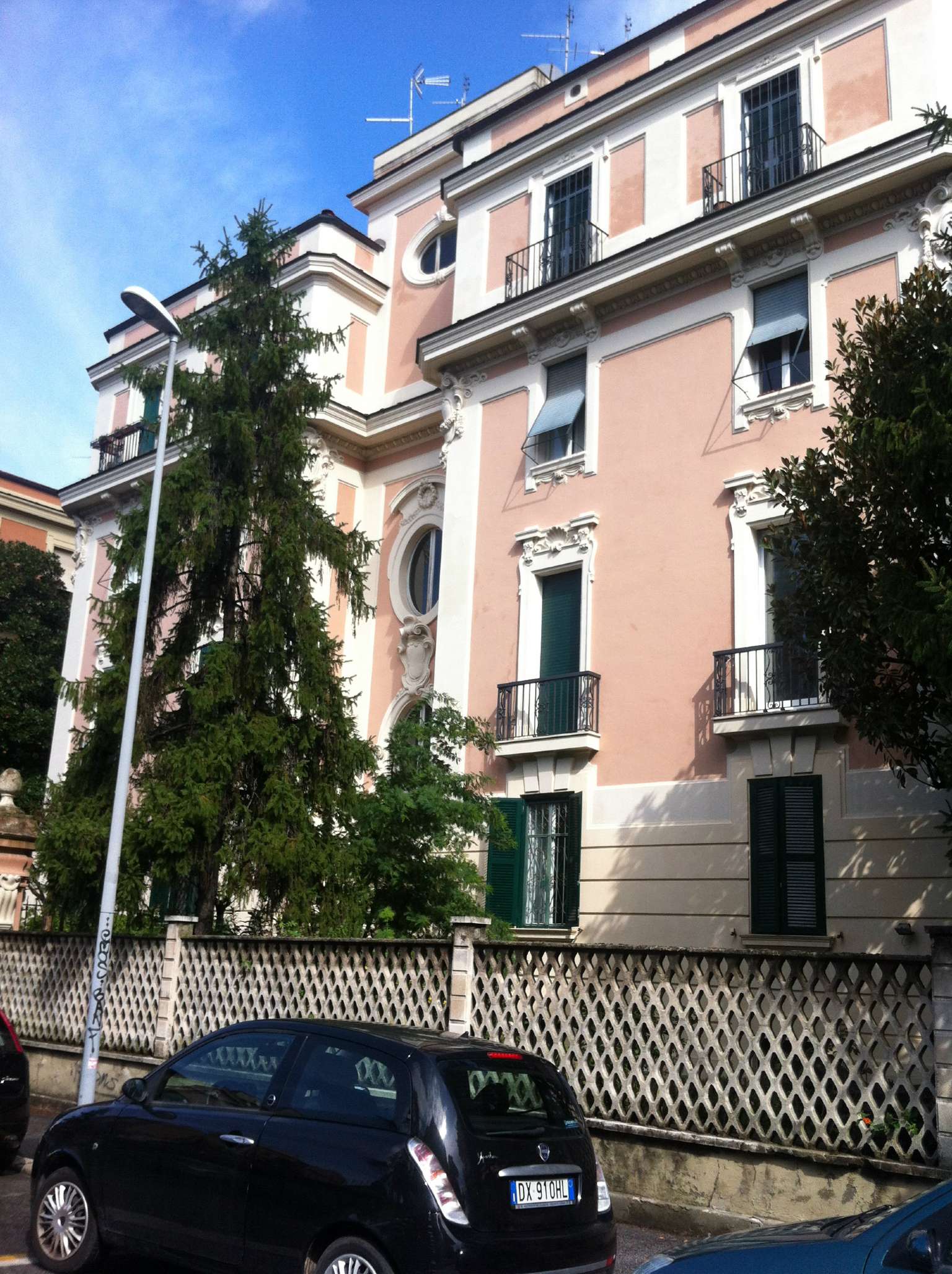 Negozio - Loc.Com. ROMA vendita  San giovanni magna grecia corsini real estate