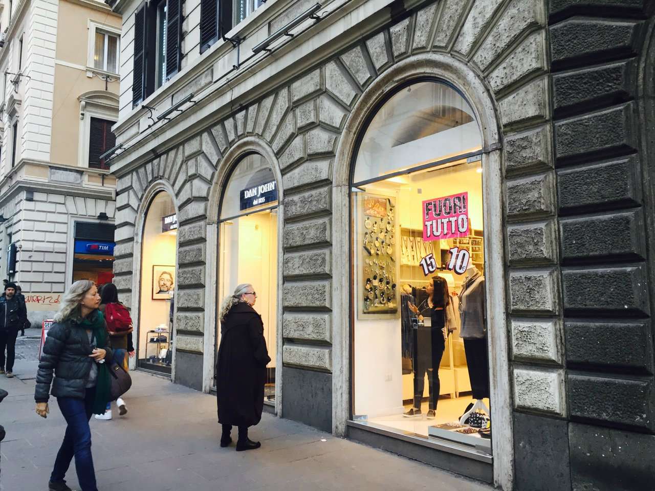 Negozio - Loc.Com. ROMA affitto  Centro storico condotti corsini real estate