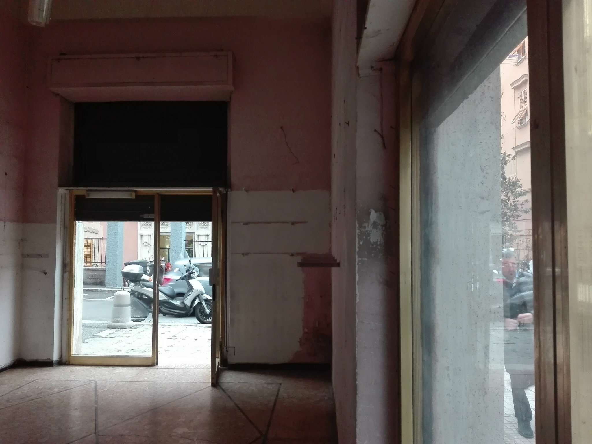 Negozio - Loc.Com. GENOVA affitto   cabella Chinellato Fabrizio