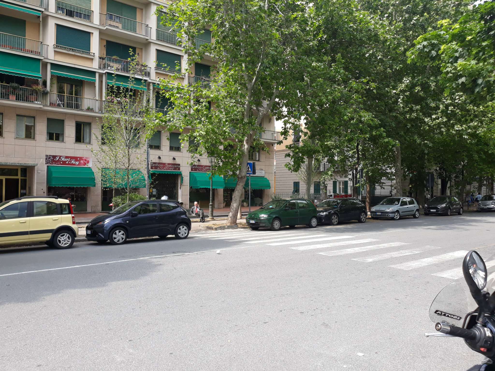 Negozio - Loc.Com. GENOVA vendita  CARIGNANO corsica Chinellato Fabrizio