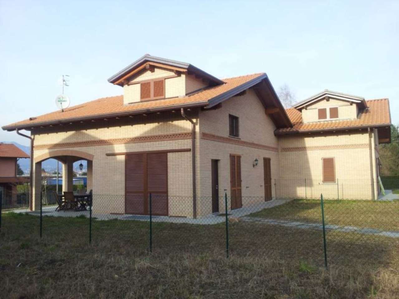 Villa BUGUGGIATE vendita   garibaldi Immobiliare Arena Team