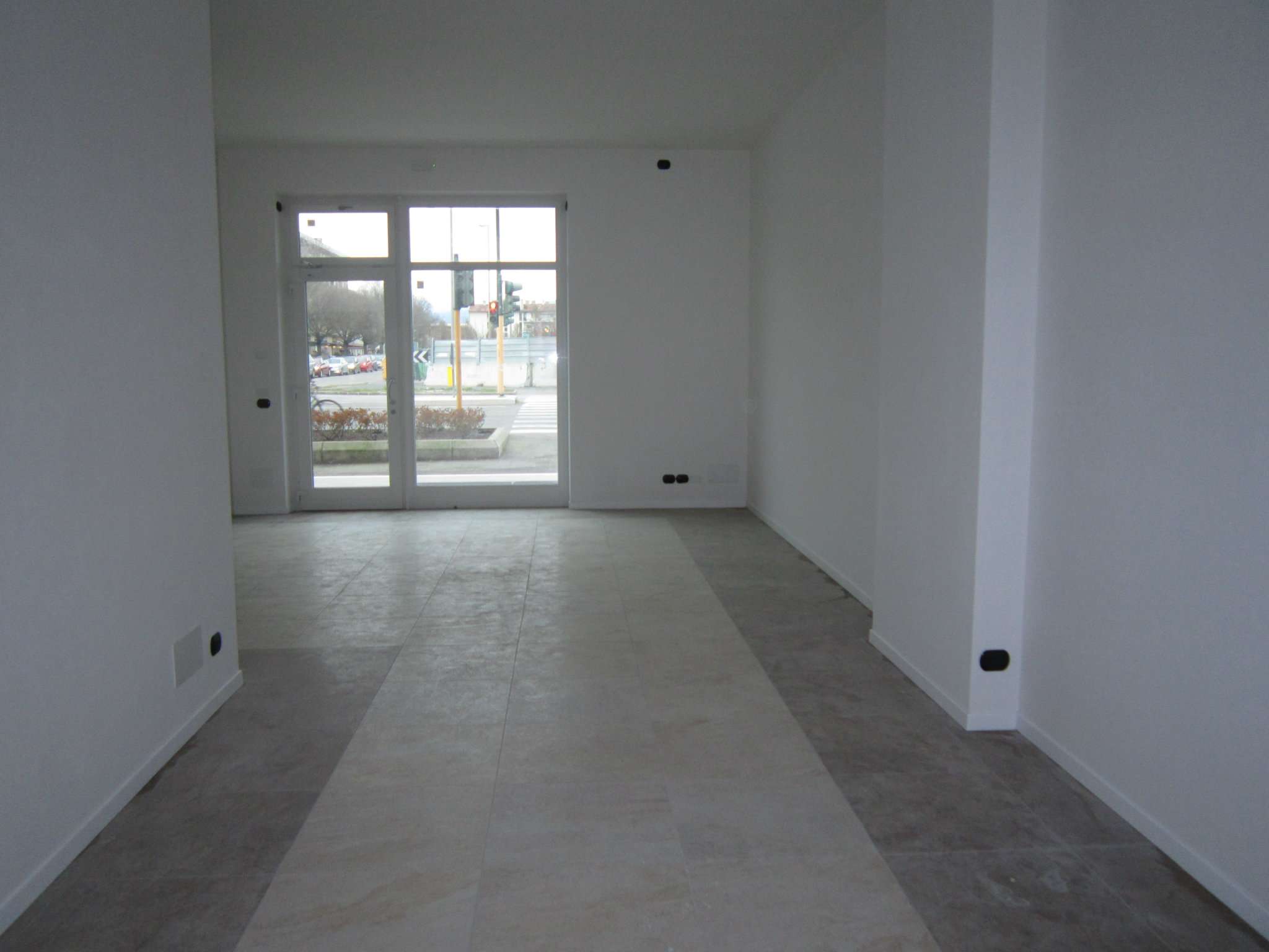 Negozio - Loc.Com. VERONA affitto  SAN MICHELE Unità d'Italia Erredue Immobiliare