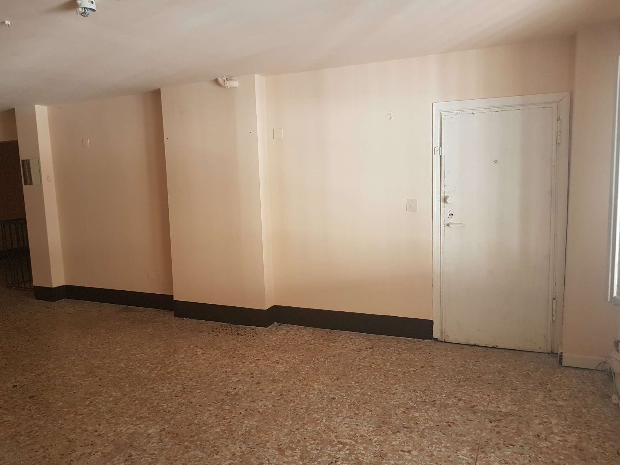 Negozio - Loc.Com. AREZZO affitto   Arno L'angolo Affitti e Vendite