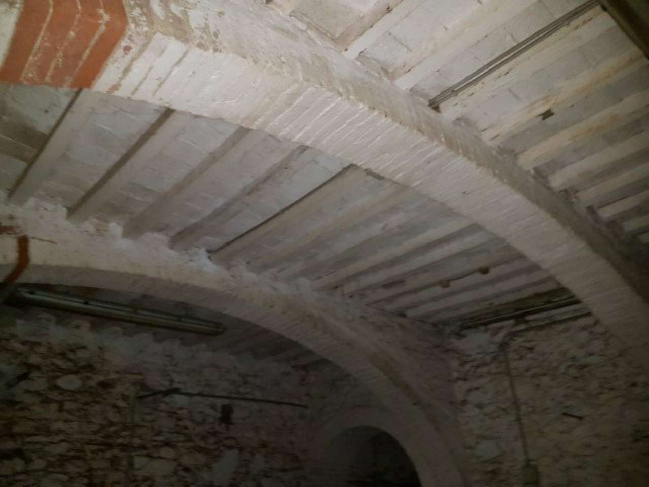 Negozio - Loc.Com. AREZZO affitto   PESCIONI L'angolo Affitti e Vendite